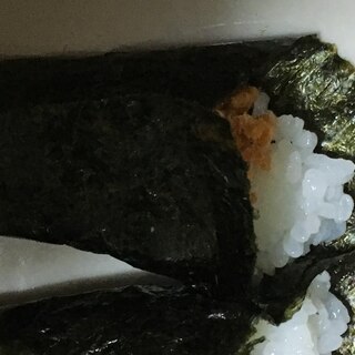 鮭のほぐし身の手巻き寿司